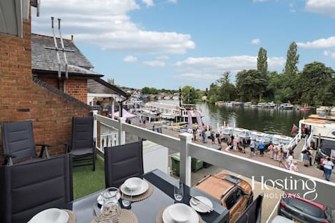 The Boathouse - Unique Riverside Living in Henley