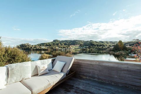 Okere Lake House -  Lakefront with Private Jetty