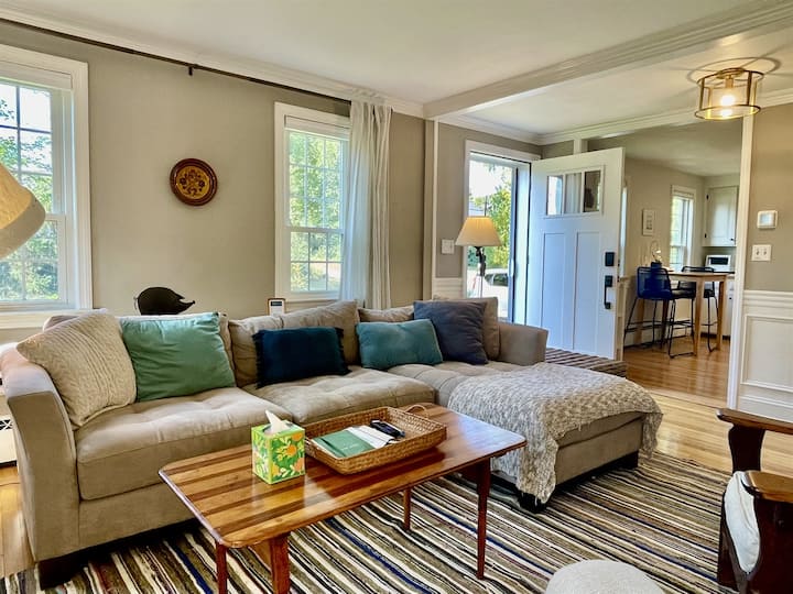 Family Cottage Near Beach & Downtown Newburyport - Newburyport, MA