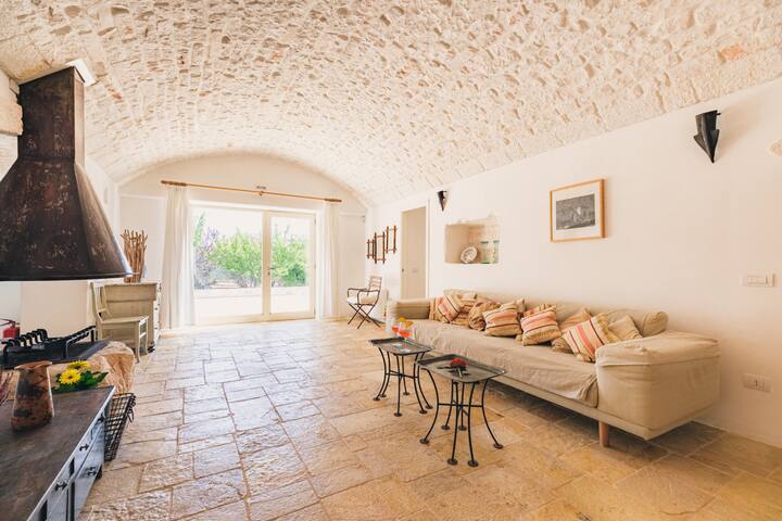HelloAPULIA Trulli with Private Pool, Pet Friendly gallery image 2