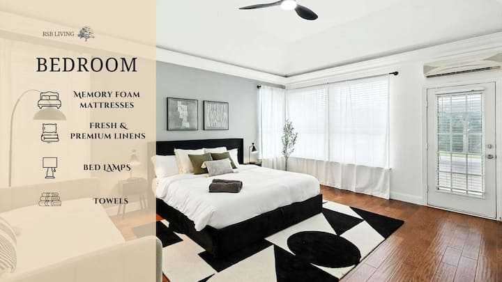 สว่างและเปิดโล่งด้วยหน้าต่างบานใหญ่และทางเข้าสวนหลังบ้านโดยตรง เหมาะสำหรับกาแฟยามเช้าหรืองีบหลับยามบ่ายอย่างสะดวกสบาย