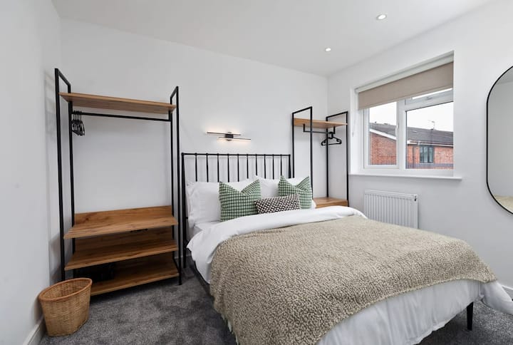 หรูหราแม้จะอยู่ในห้องนอน ผ่อนคลายและผ่อนคลายไปกับวิวหน้าต่าง