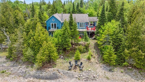 Tranquil 4BR Waterfront Island Retreat