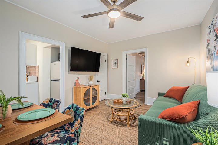 Modern Midtown Apartment 1m; Downtown Fun! - Valparaiso, IN