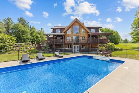 Three Peaks Retreat: Pool, Hot Tub & Fireplace