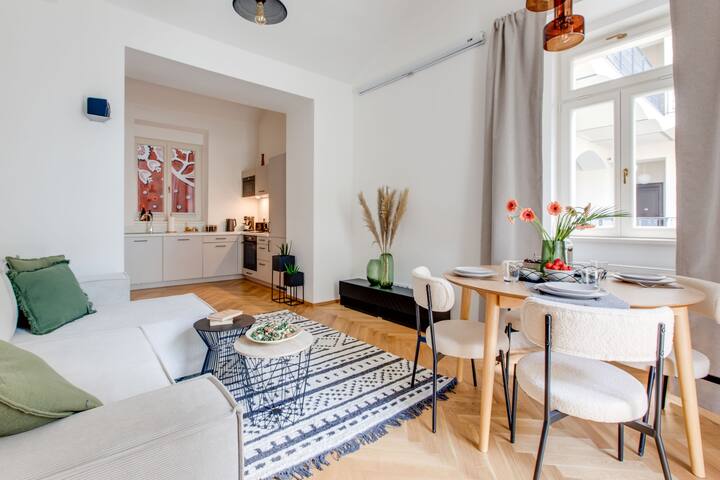 Oomph.Apartments managed Airbnb listing 1