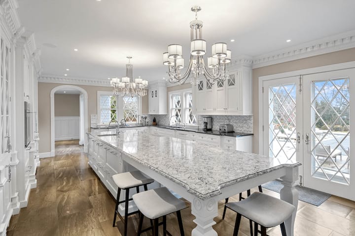 Twin Oaks Lake Estate: Luxury Home On Seneca Lake - Geneva