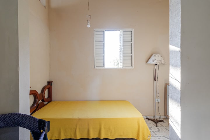 מנורה ואור טבעי לסביבה נעימה ופונקציונלית