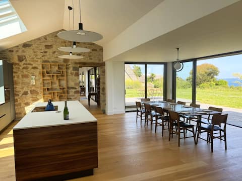 Villa architect sea view beach access on foot 10p