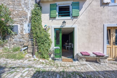 Romantic casa amica with free parking
