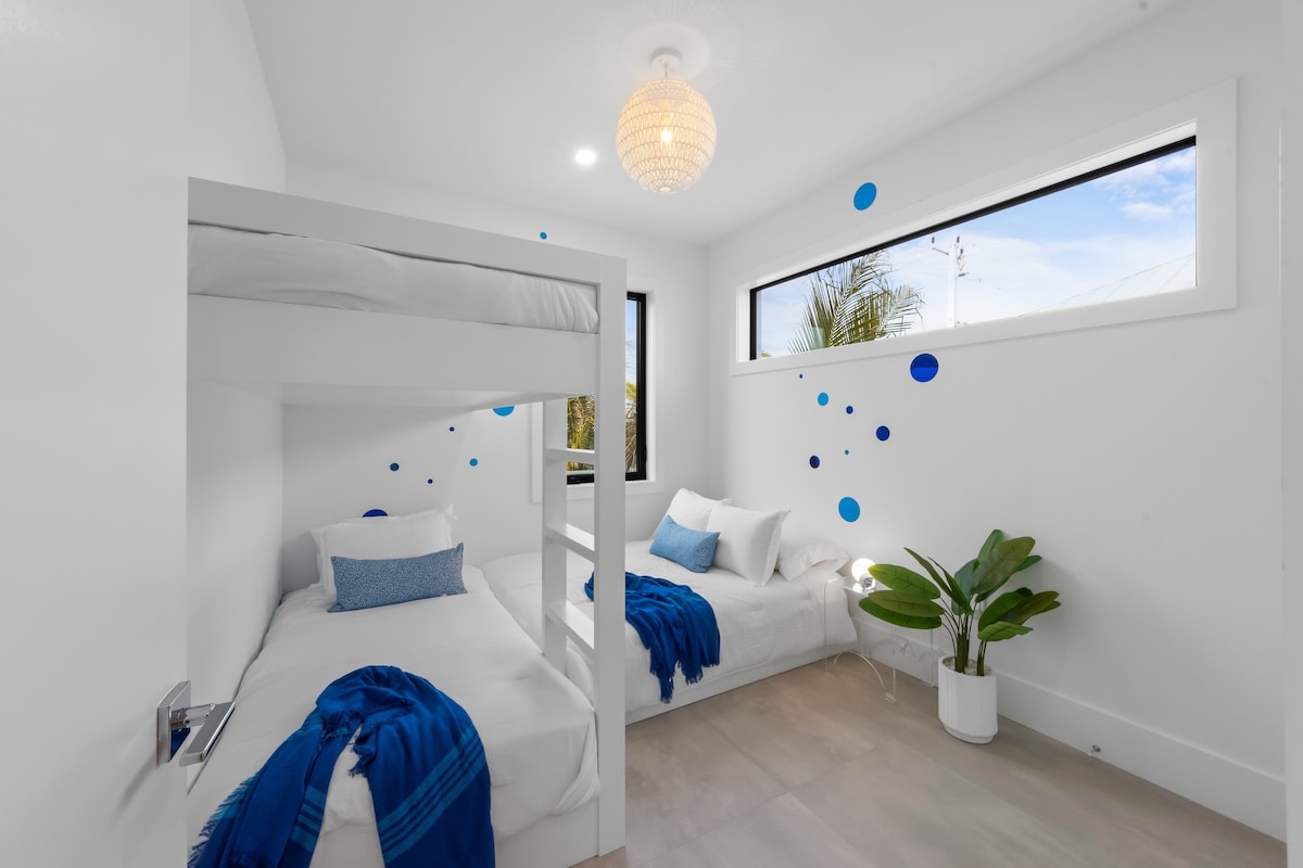 Cuarto dormitorio, dos camas individuales/litera, completo