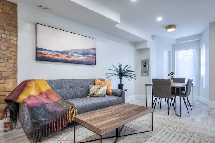 Study & Stay Suite | Near Uoft, Tmu + Intern Hubs - Toronto