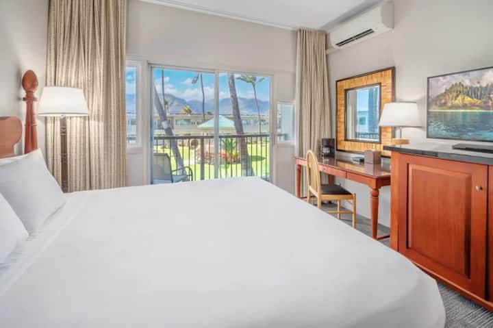 Unit with comfortable bed