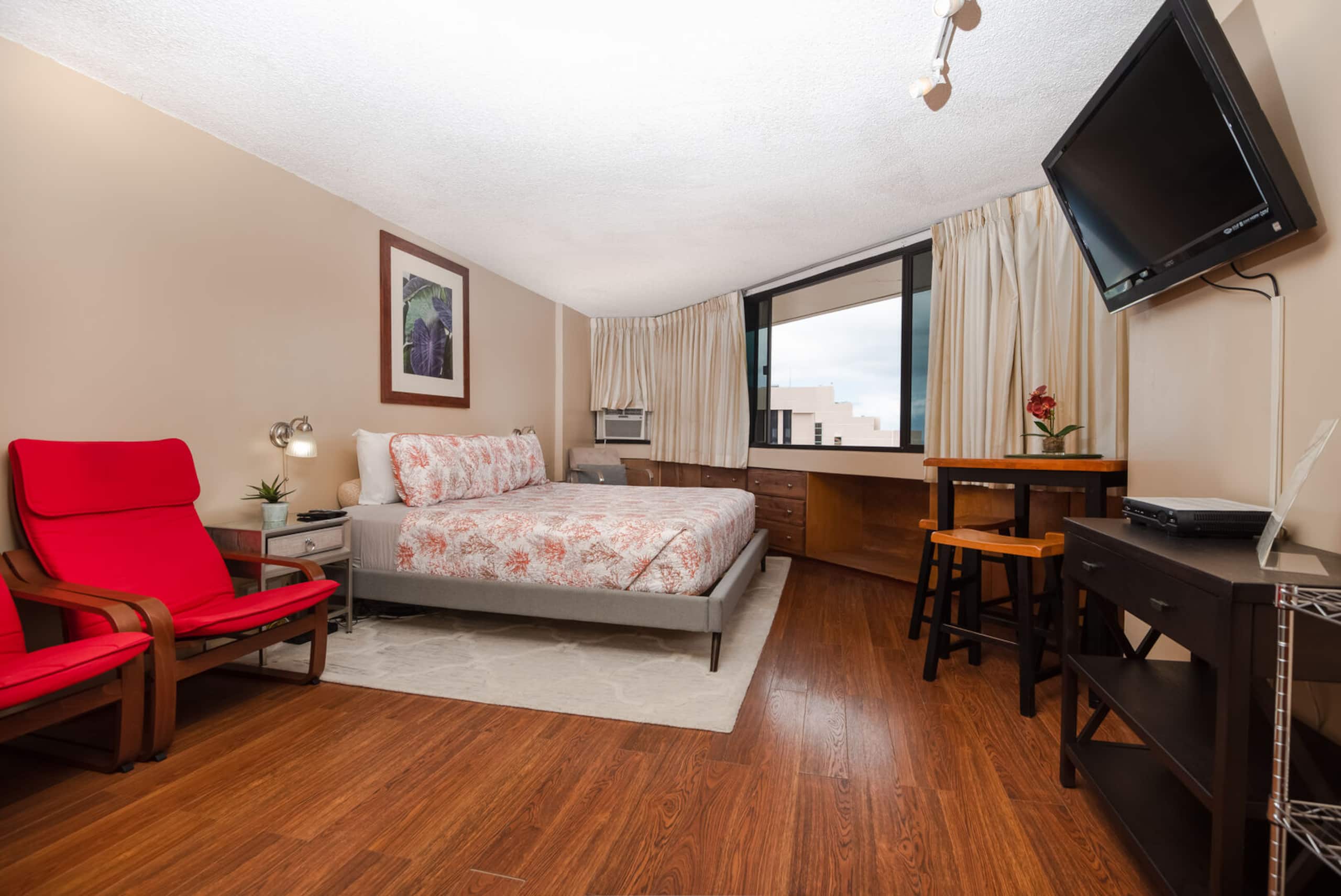 Condo in Honolulu · ★4.86 · 1 bedroom · 1 bed · 1 private bath - Image 5