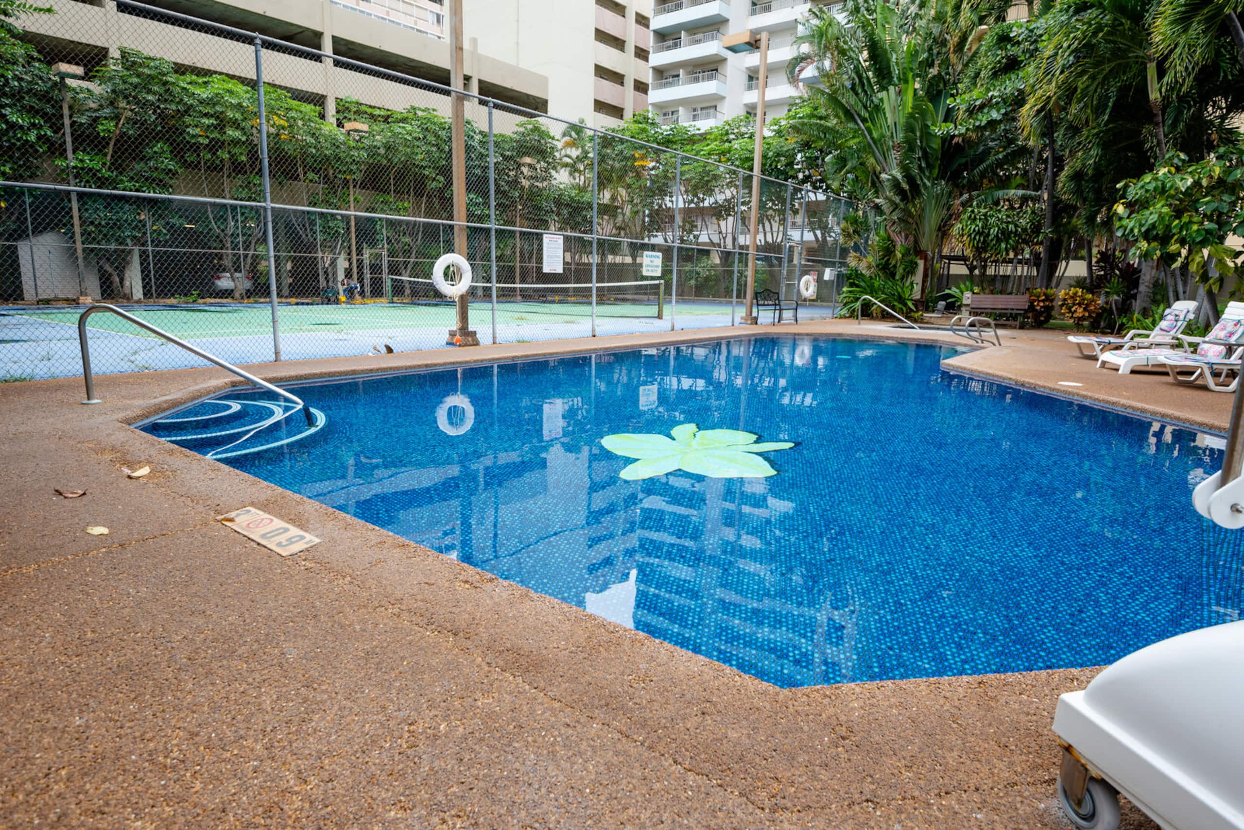 Condo in Honolulu · ★4.86 · 1 bedroom · 1 bed · 1 private bath - Image 21