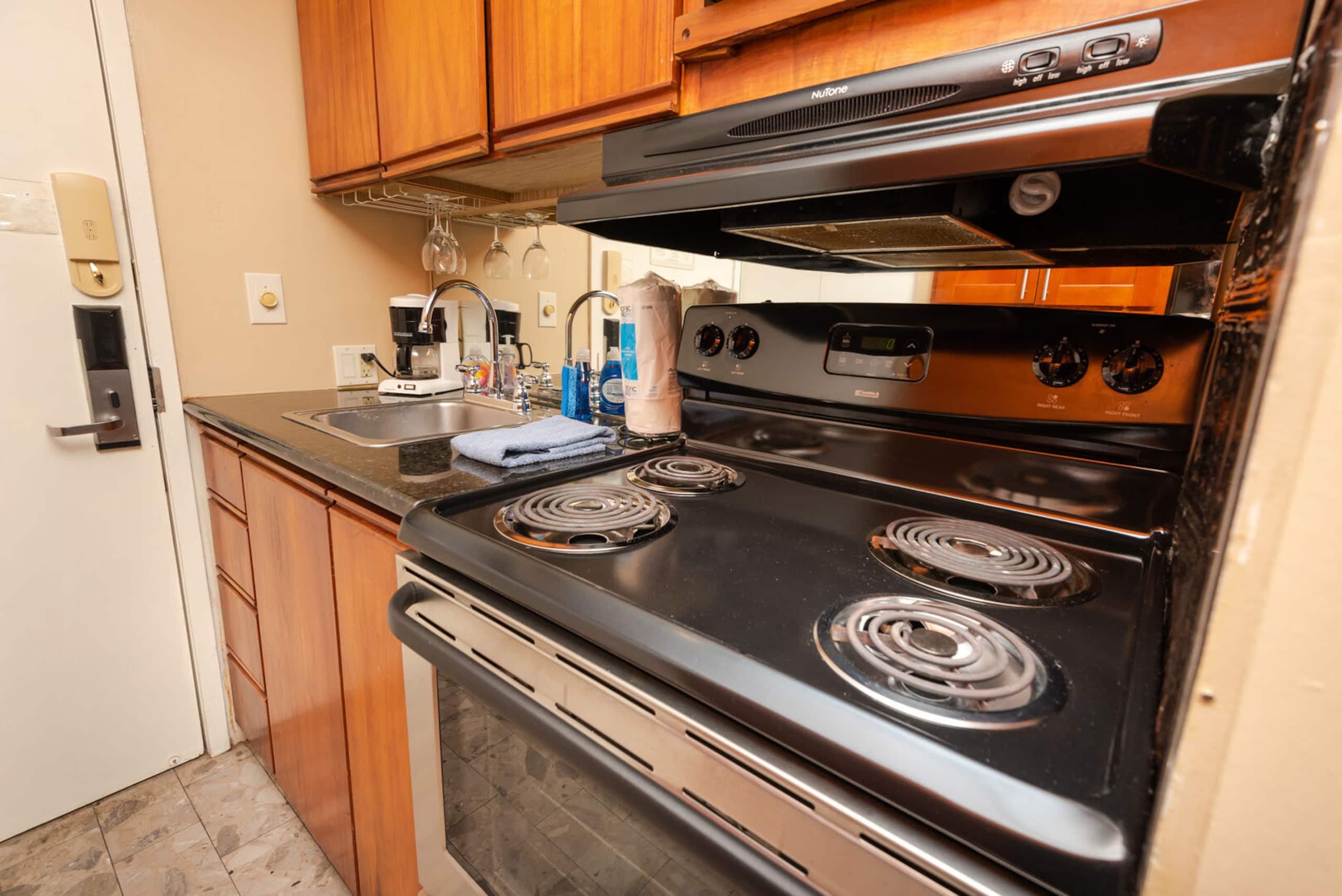Condo in Honolulu · ★4.86 · 1 bedroom · 1 bed · 1 private bath - Image 3