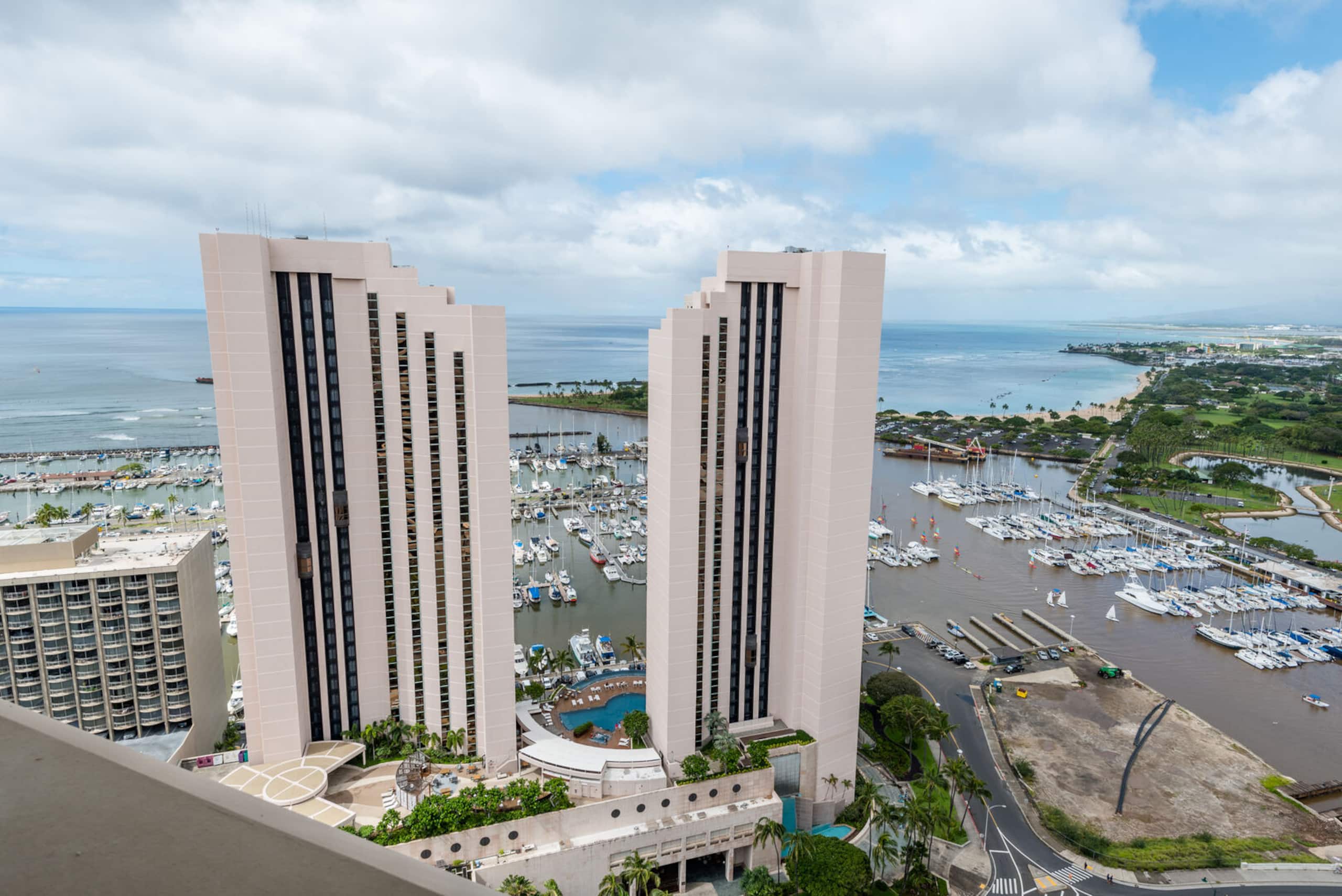 Condo in Honolulu · ★4.86 · 1 bedroom · 1 bed · 1 private bath - Image 2
