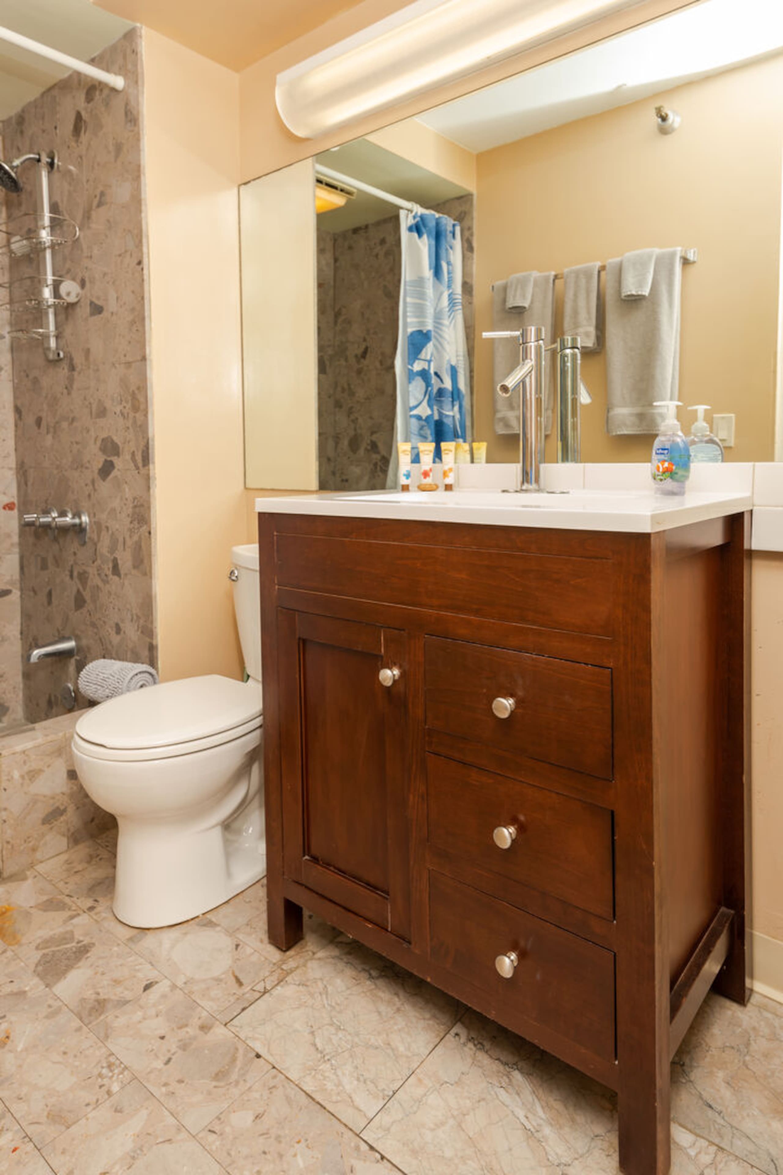 Condo in Honolulu · ★4.86 · 1 bedroom · 1 bed · 1 private bath - Image 12