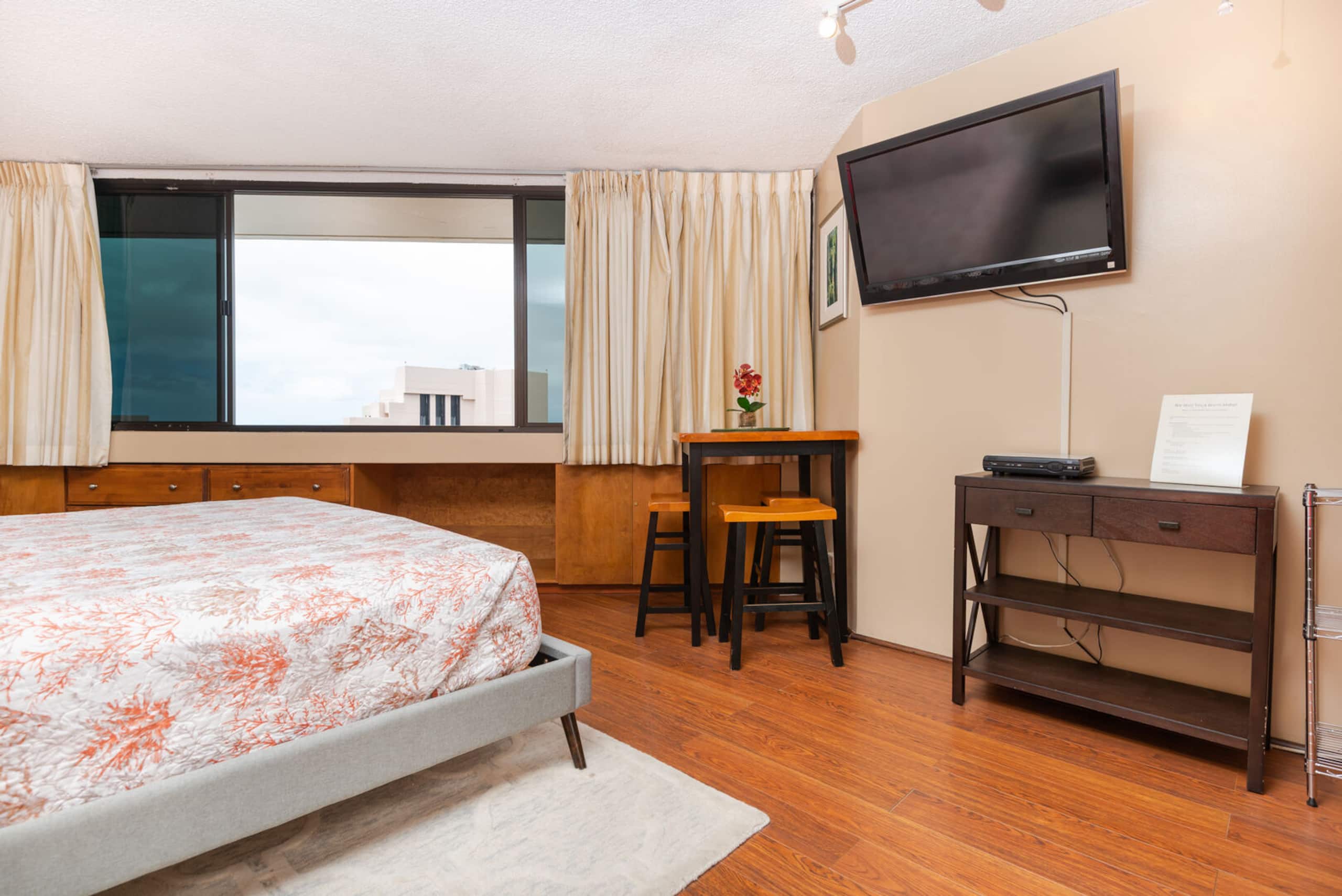 Condo in Honolulu · ★4.86 · 1 bedroom · 1 bed · 1 private bath - Image 6