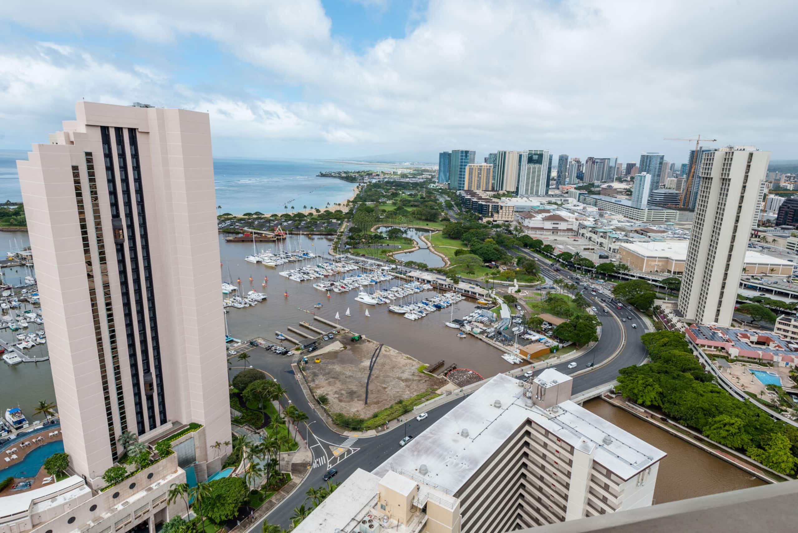 Condo in Honolulu · ★4.86 · 1 bedroom · 1 bed · 1 private bath - Image 17