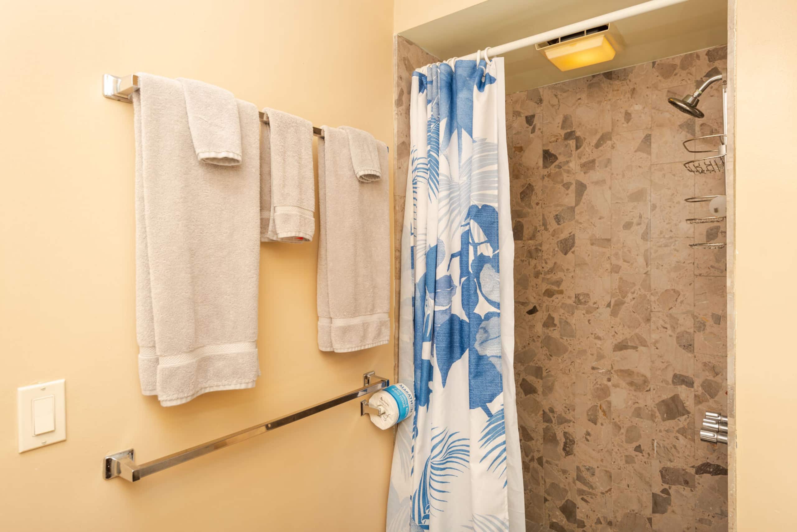 Condo in Honolulu · ★4.86 · 1 bedroom · 1 bed · 1 private bath - Image 15