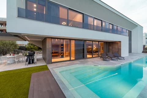 Villa Panoramica with heated pool and sauna
