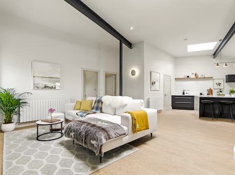 The Warehouse, Clifden