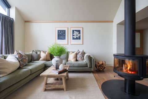 Dreamy 5-Bedroom Cottage with Private Hot Tub