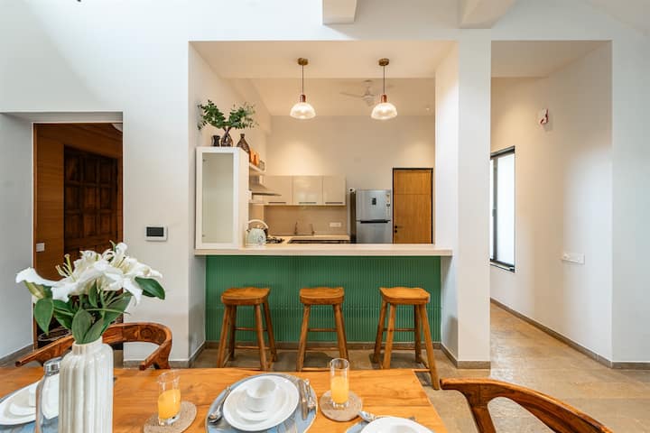 Dining area image 1