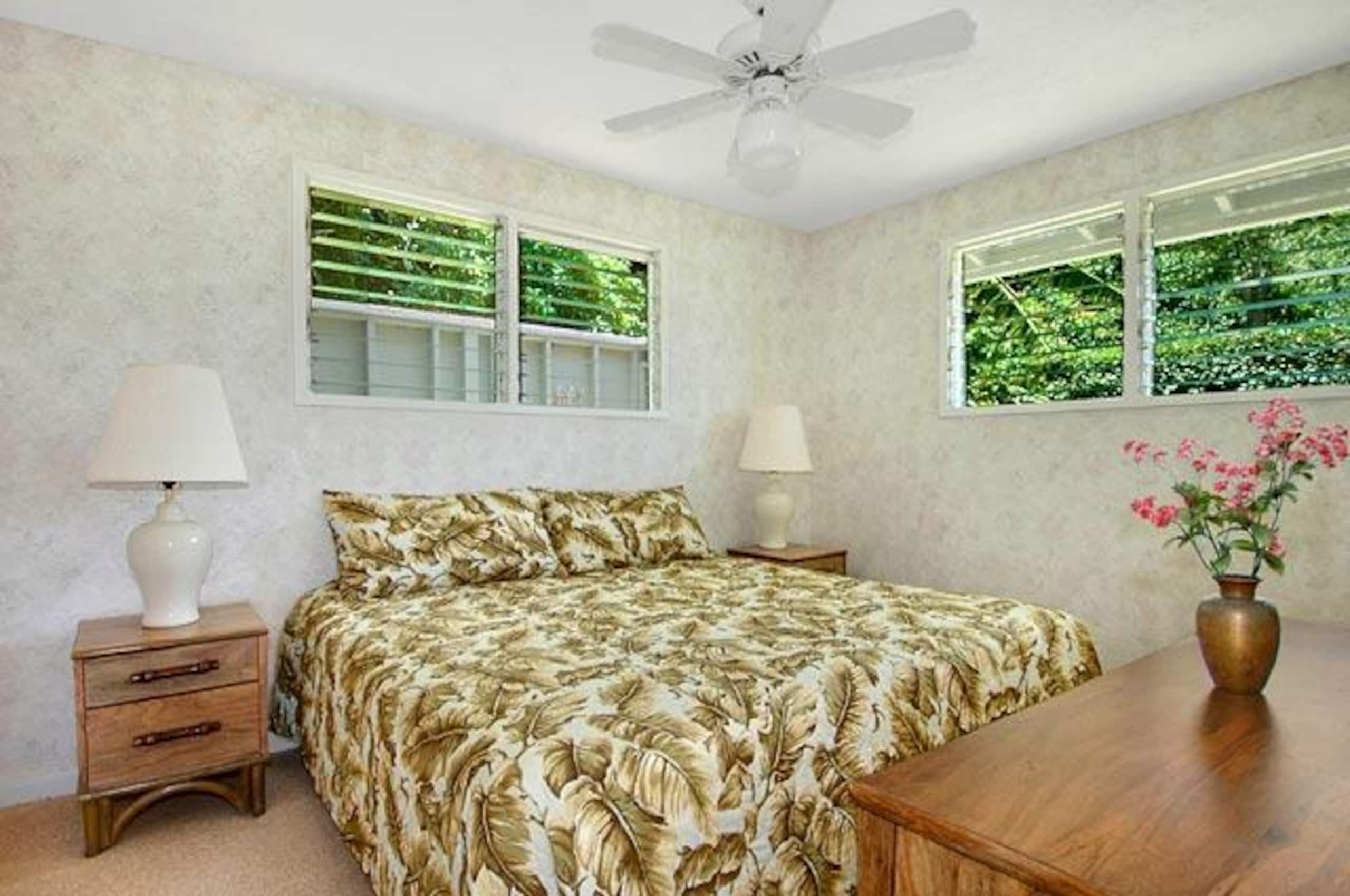 Home in Kilauea · ★5.0 · 2 bedrooms · 2 beds · 2 baths - Image 7