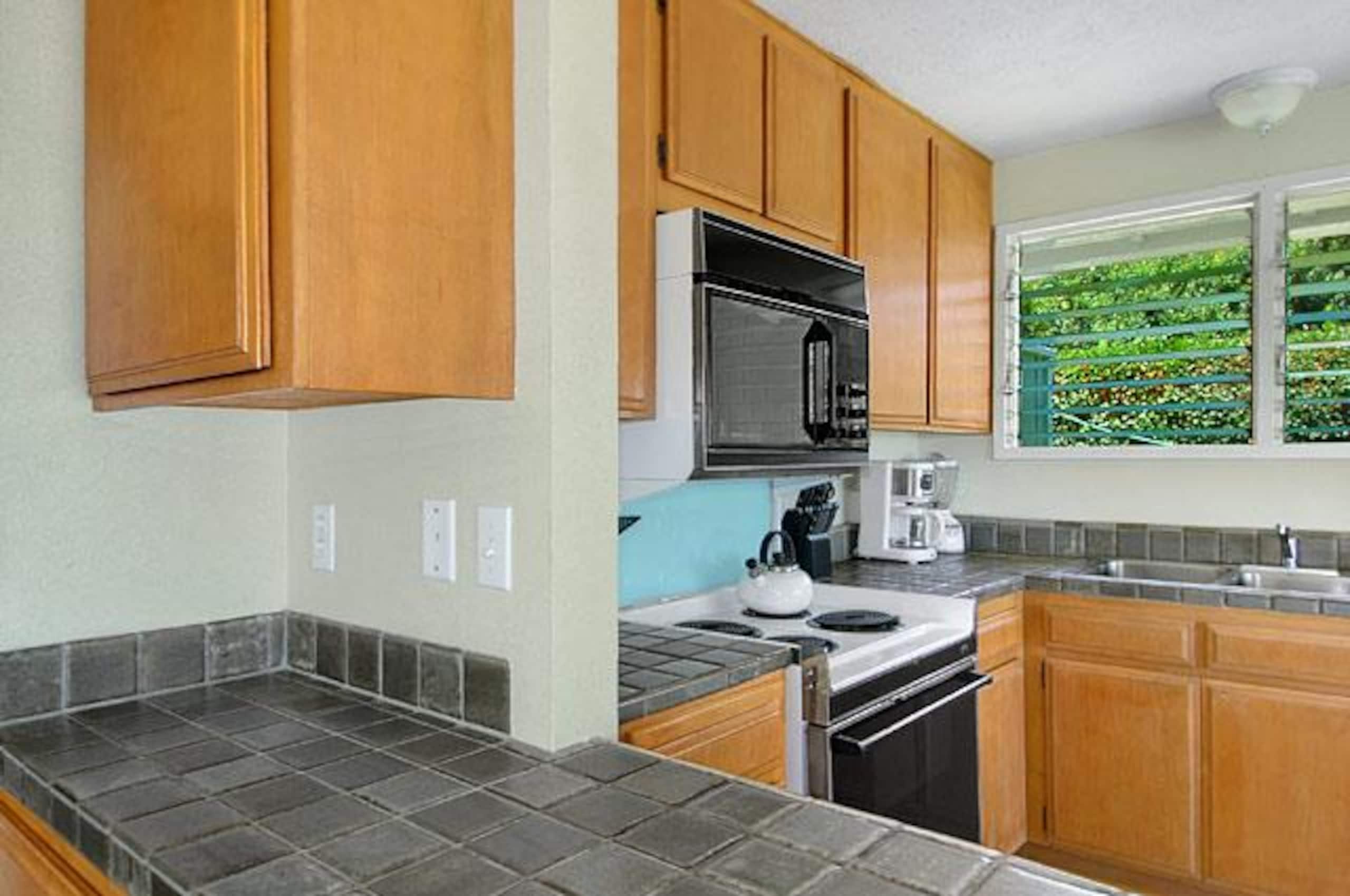 Home in Kilauea · ★5.0 · 2 bedrooms · 2 beds · 2 baths - Image 4