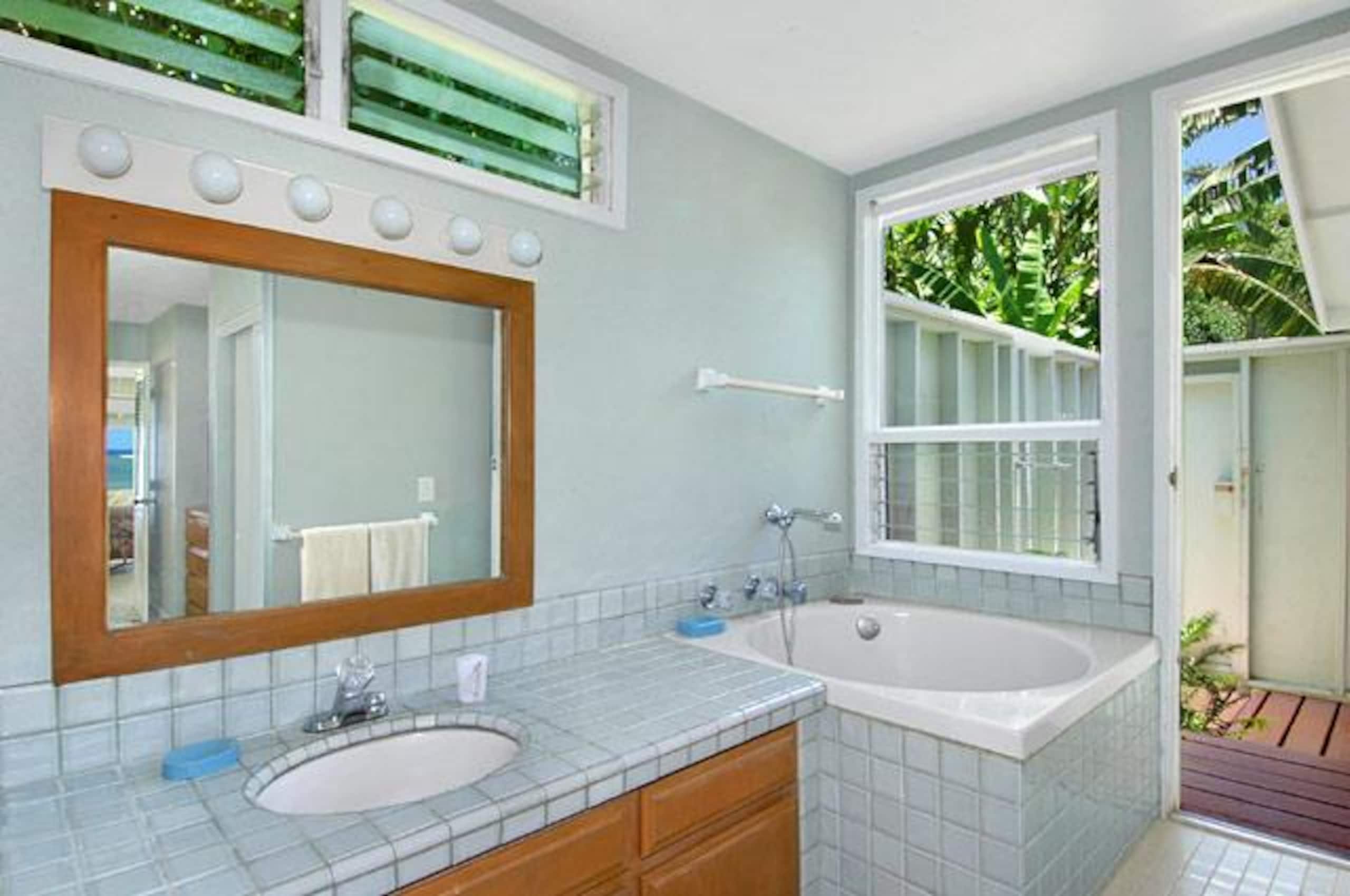 Home in Kilauea · ★5.0 · 2 bedrooms · 2 beds · 2 baths - Image 8
