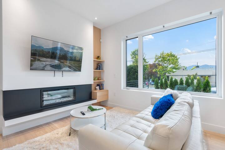 Brand New West Side Home | Ocean & Mountain Views gallery image 2