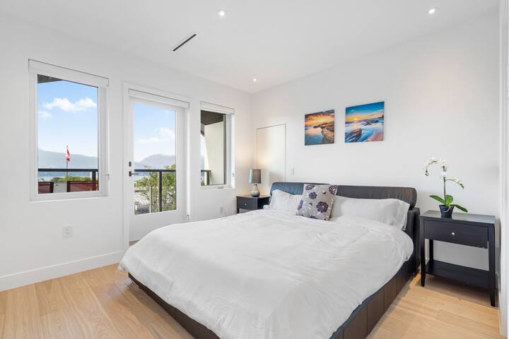 Brand New West Side Home | Ocean & Mountain Views gallery image 3