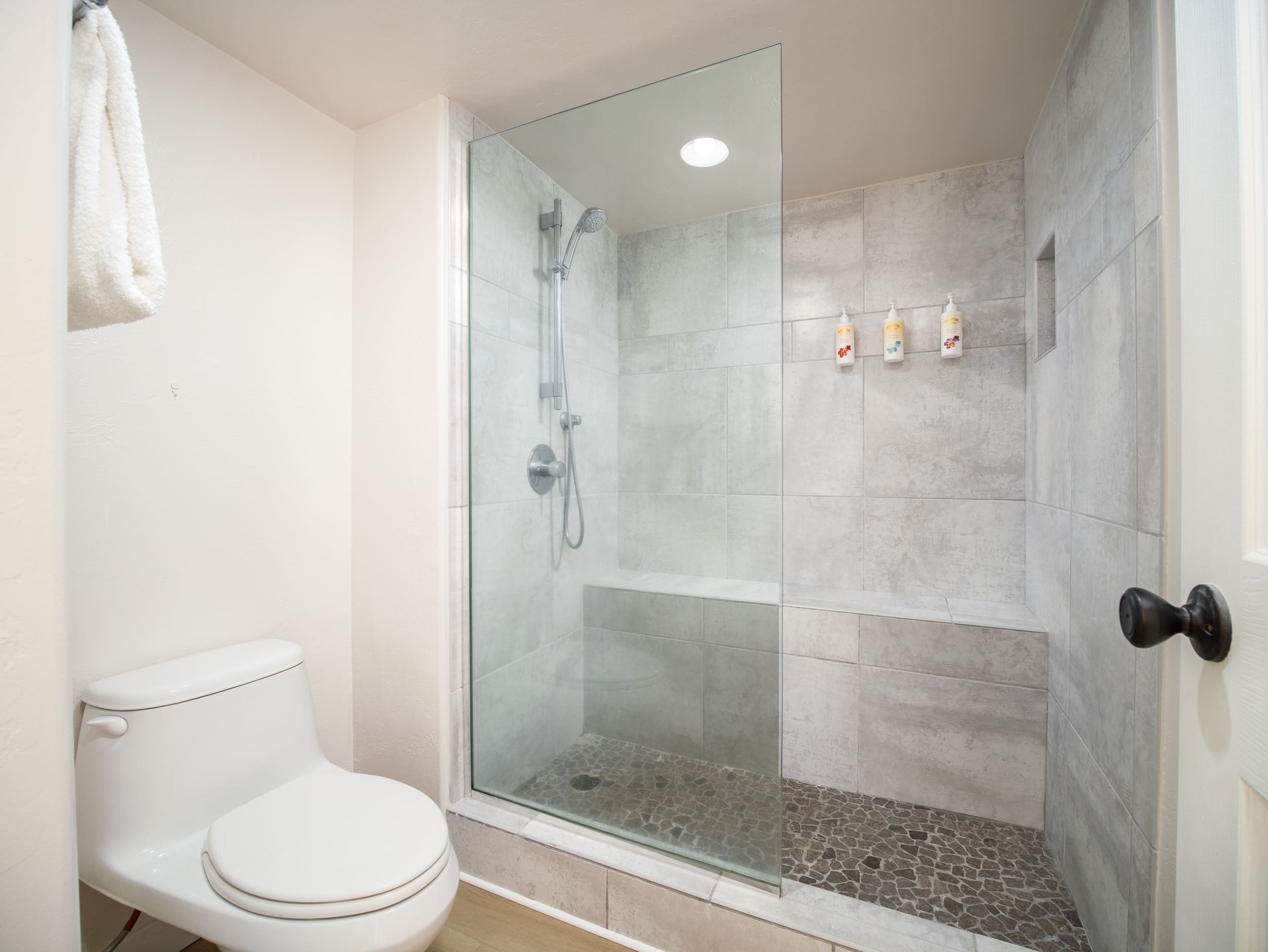 Condo in Lahaina · ★4.93 · 2 bedrooms · 3 beds · 2 baths - Image 16