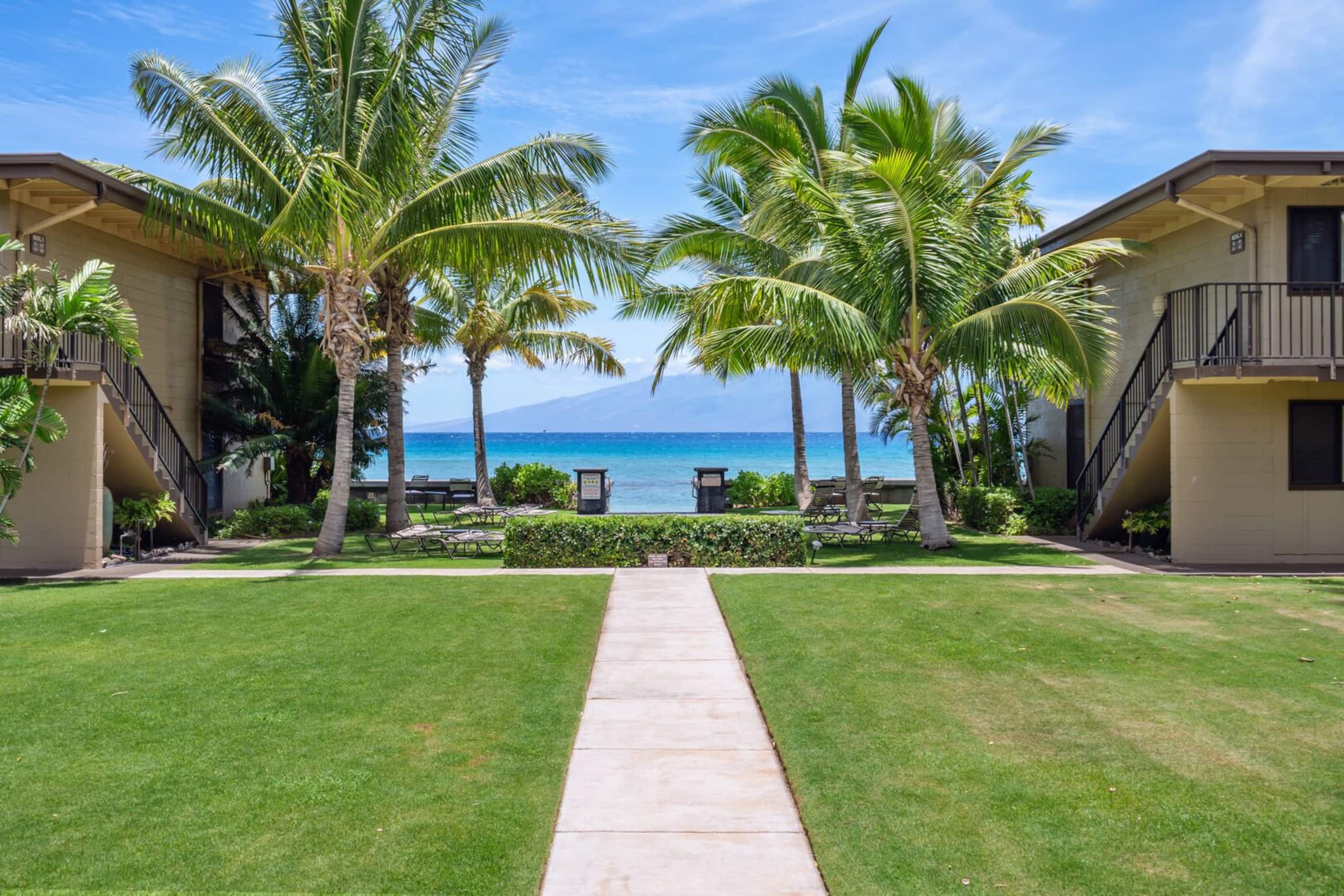 Large Maui Getaway next to Beach and Ocean - Image 34