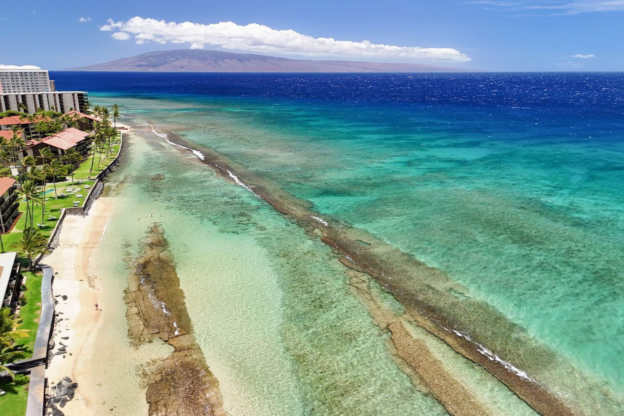 Large Maui Getaway next to Beach and Ocean - Image 52