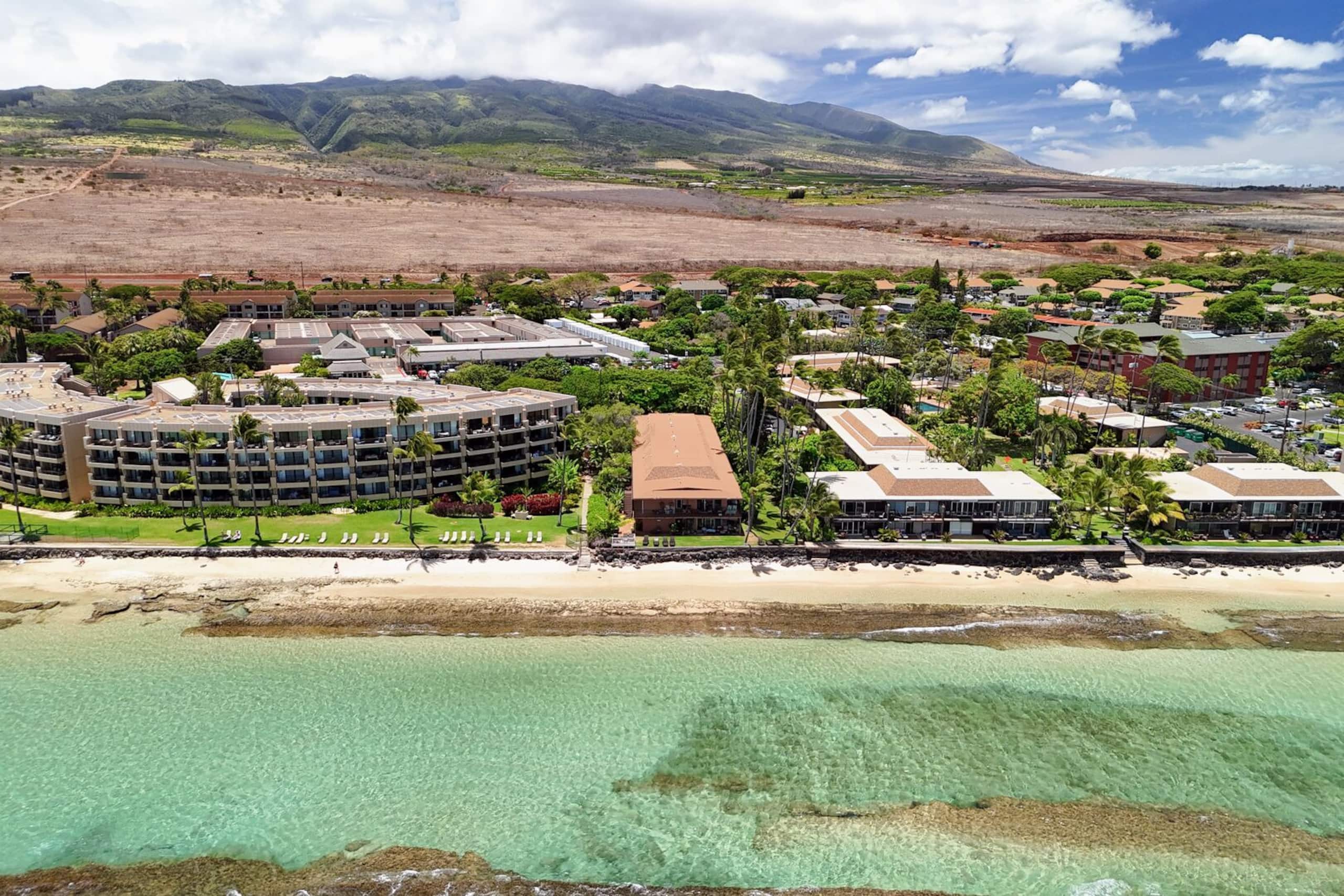 Large Maui Getaway next to Beach and Ocean - Image 8