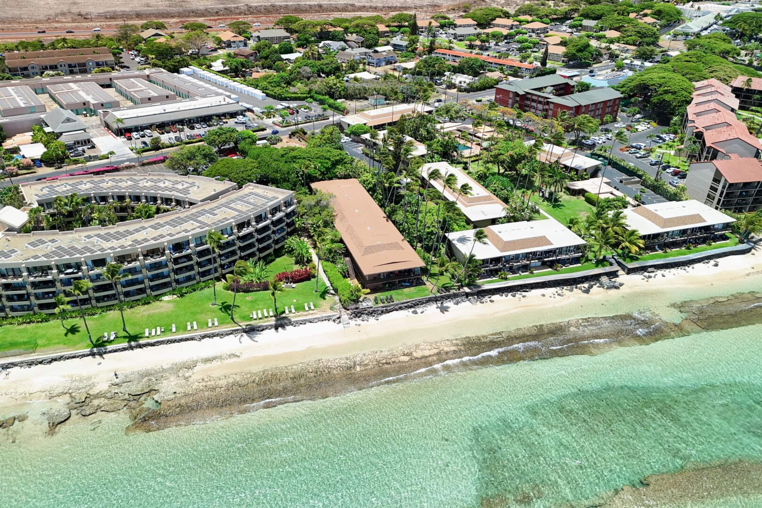 Large Maui Getaway next to Beach and Ocean - Image 47