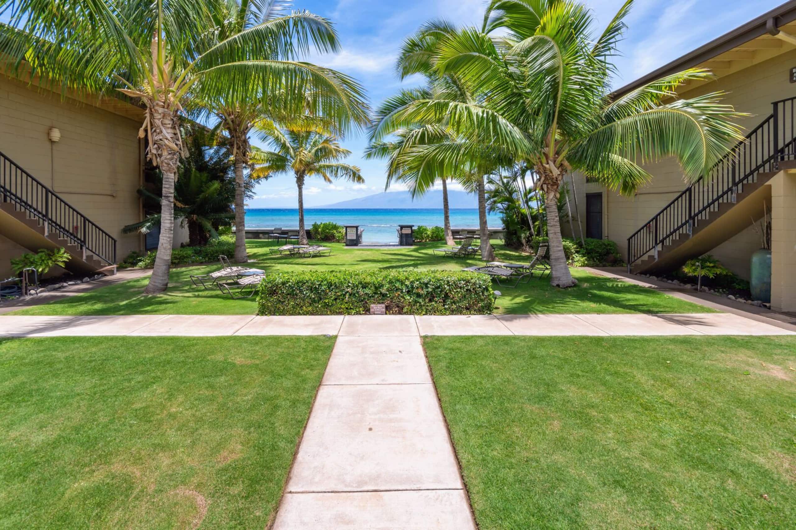 Large Maui Getaway next to Beach and Ocean - Image 42