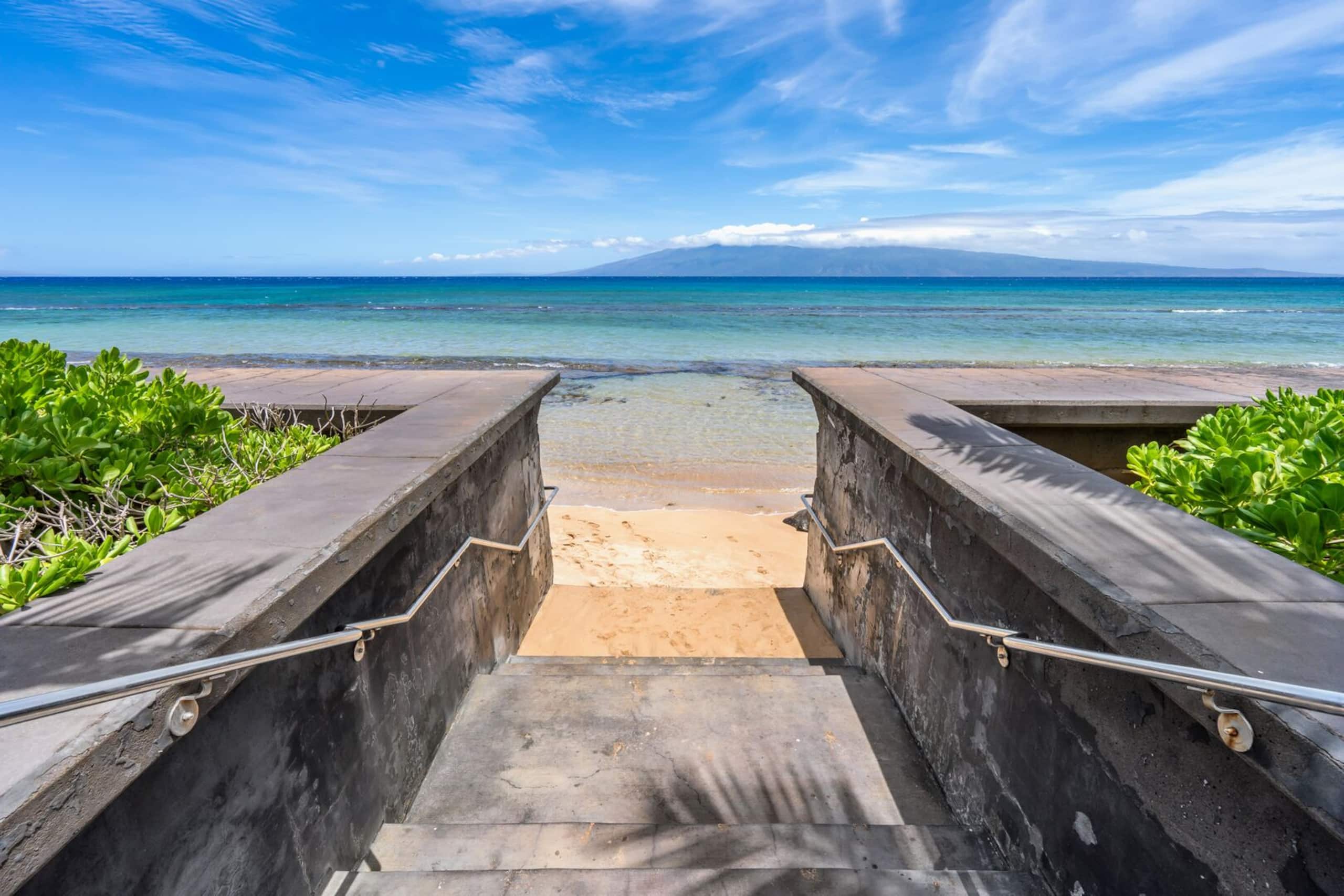 Large Maui Getaway next to Beach and Ocean - Image 38