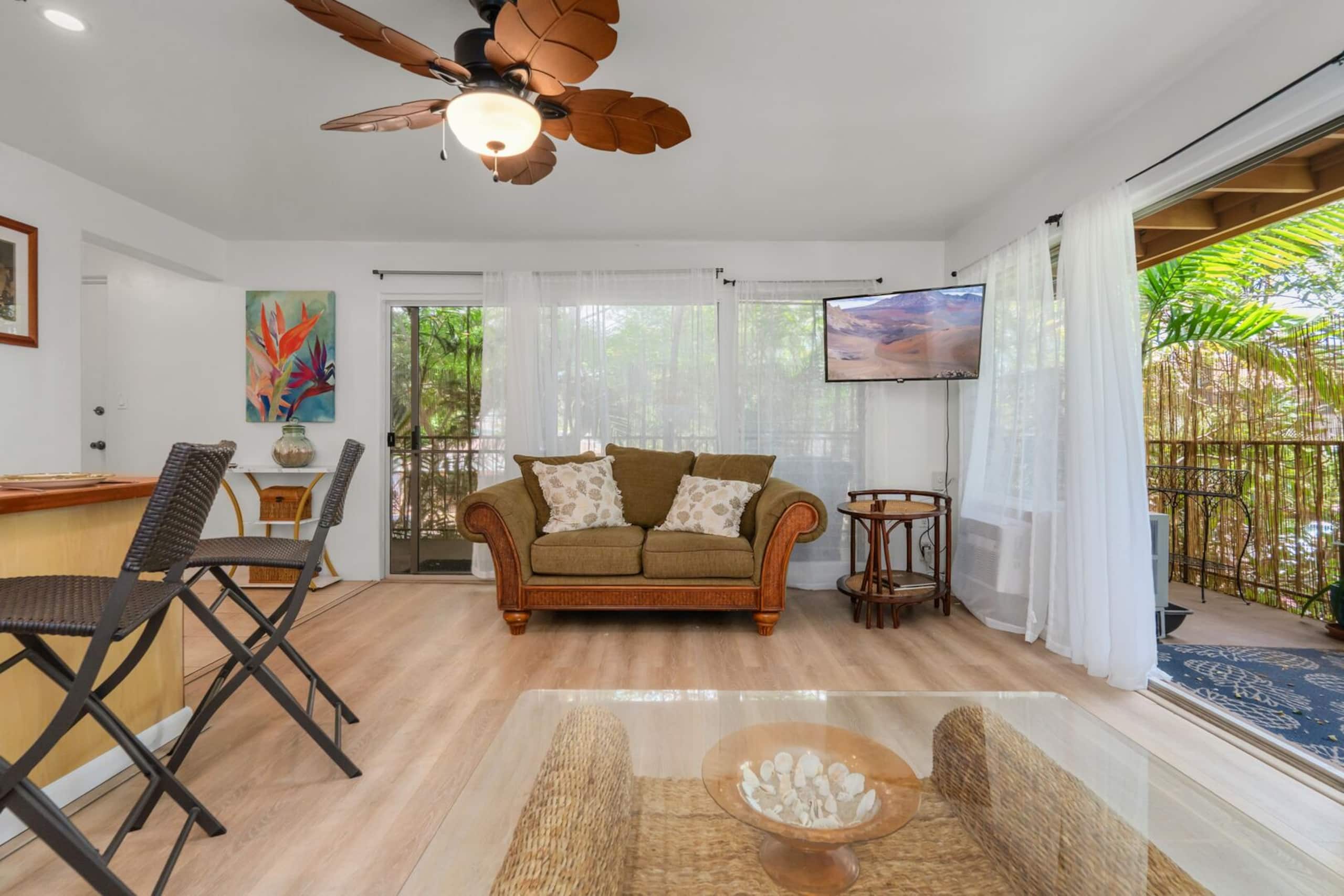 Large Maui Getaway next to Beach and Ocean - Image 29
