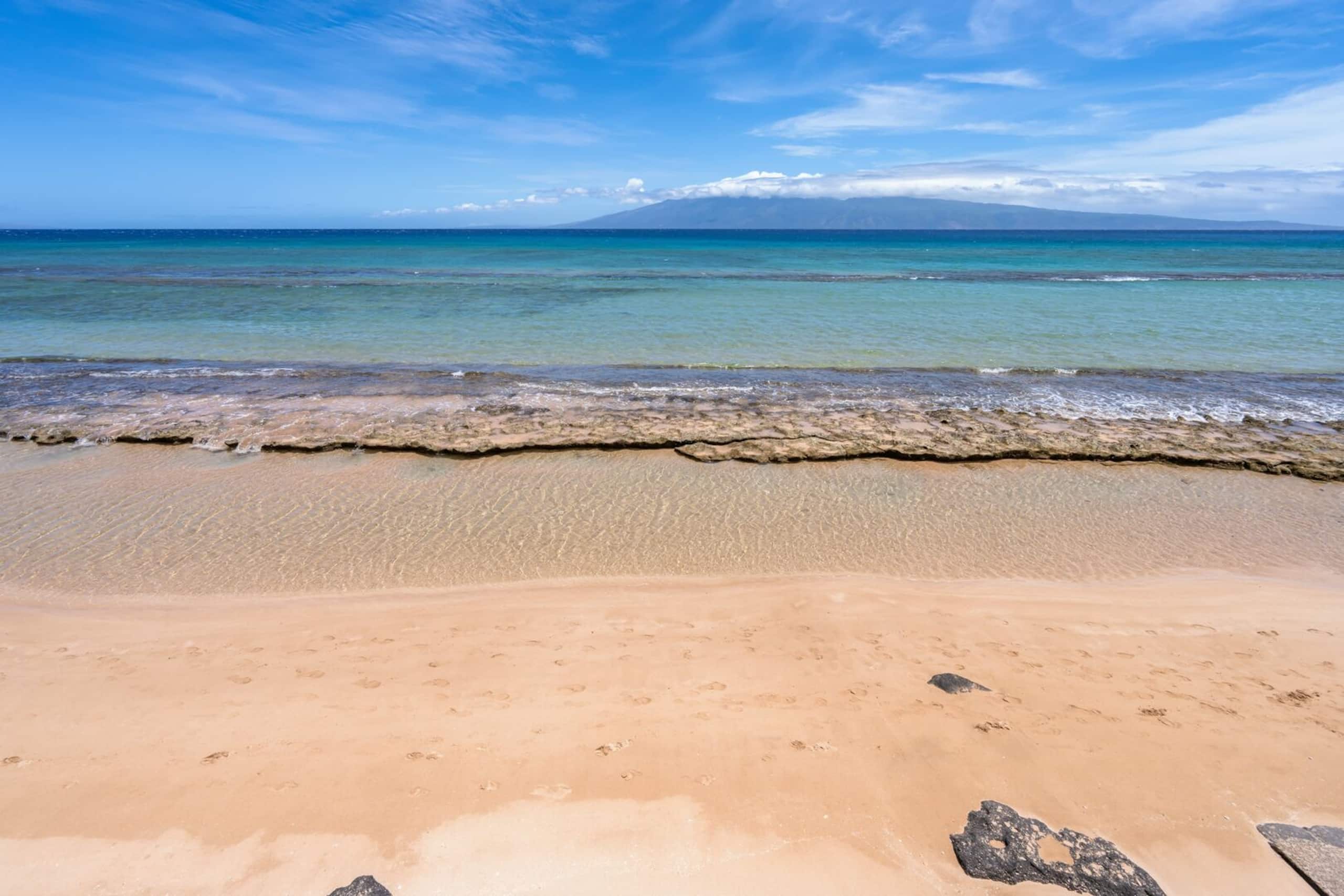 Large Maui Getaway next to Beach and Ocean - Image 35