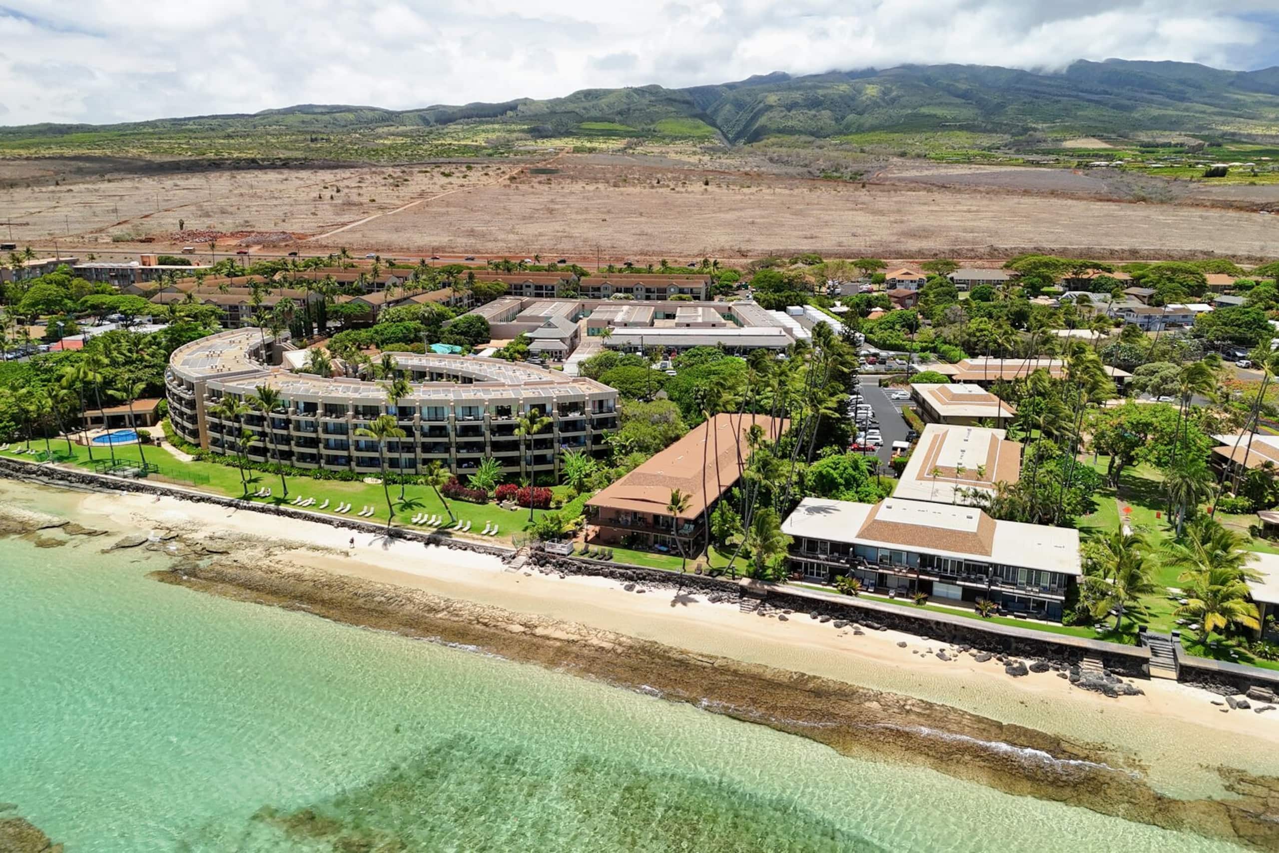 Large Maui Getaway next to Beach and Ocean - Image 48