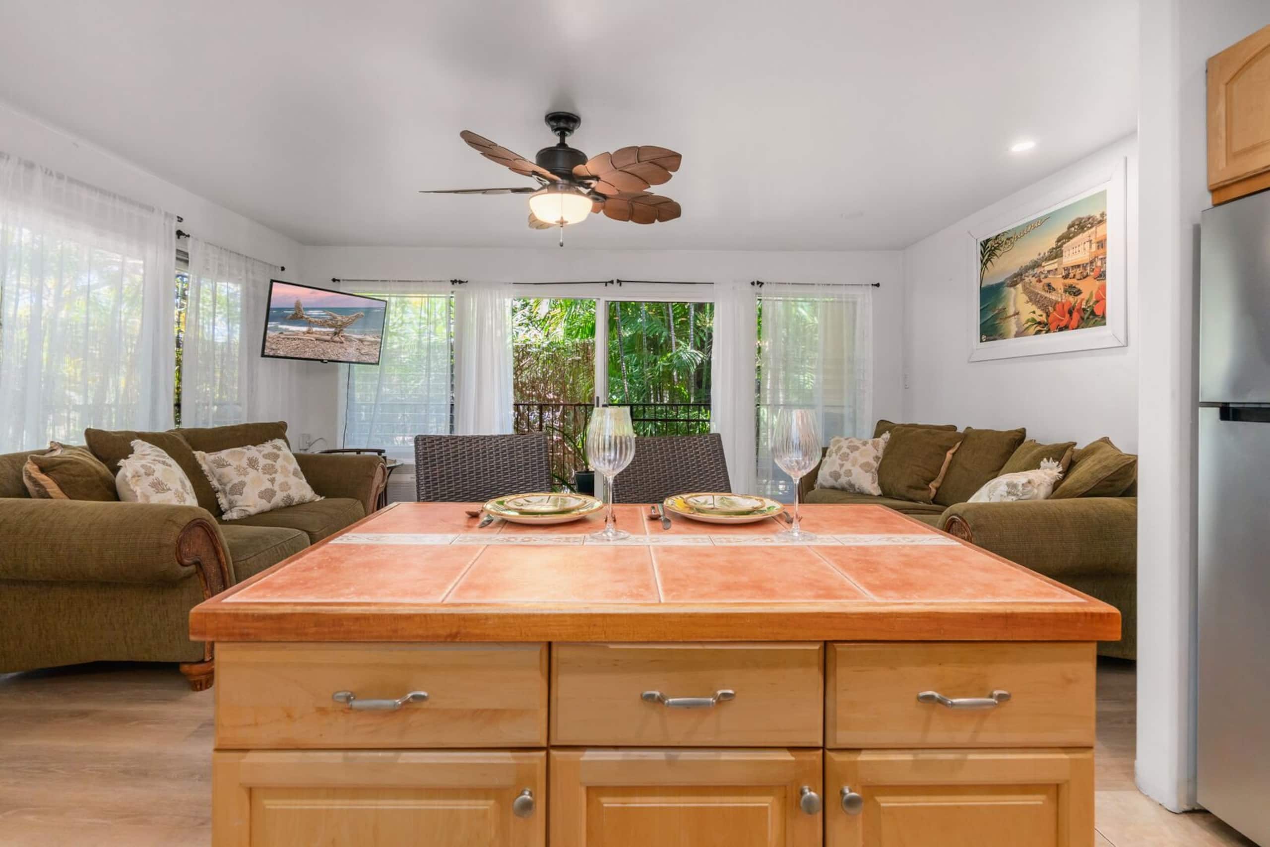 Large Maui Getaway next to Beach and Ocean - Image 19