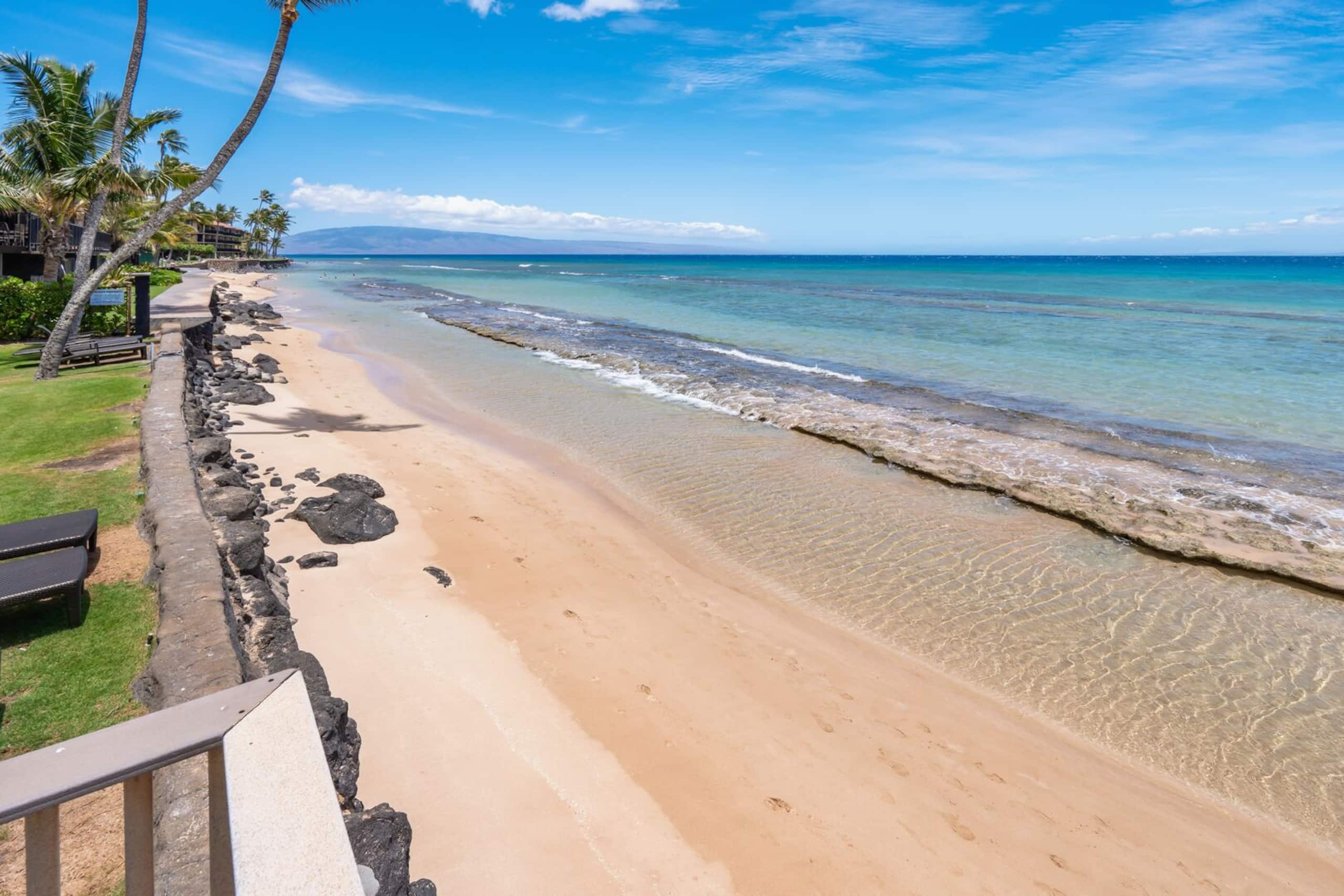 Large Maui Getaway next to Beach and Ocean - Image 37