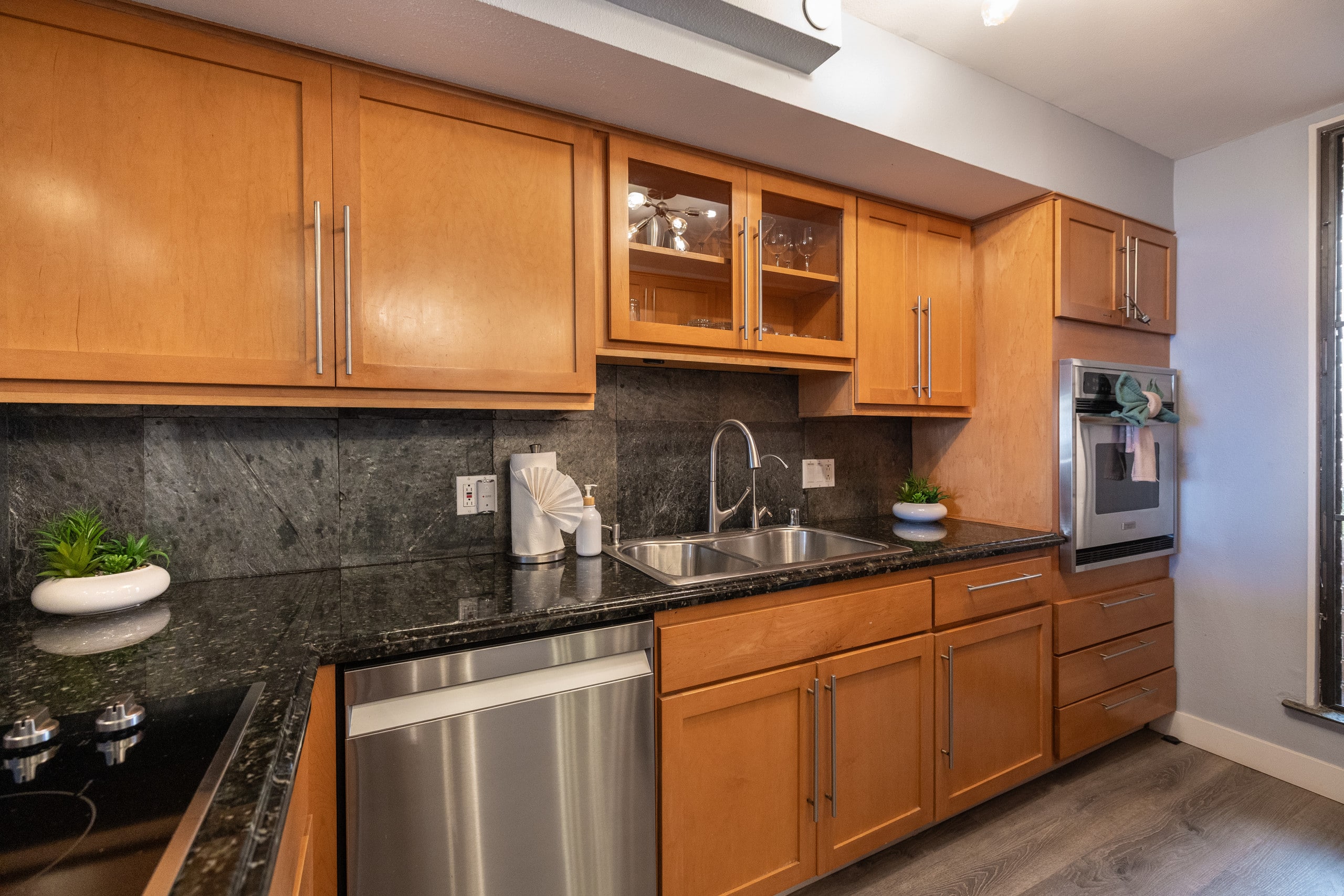 Condo in Lahaina · ★4.33 · 2 bedrooms · 3 beds · 2 private baths - Image 16