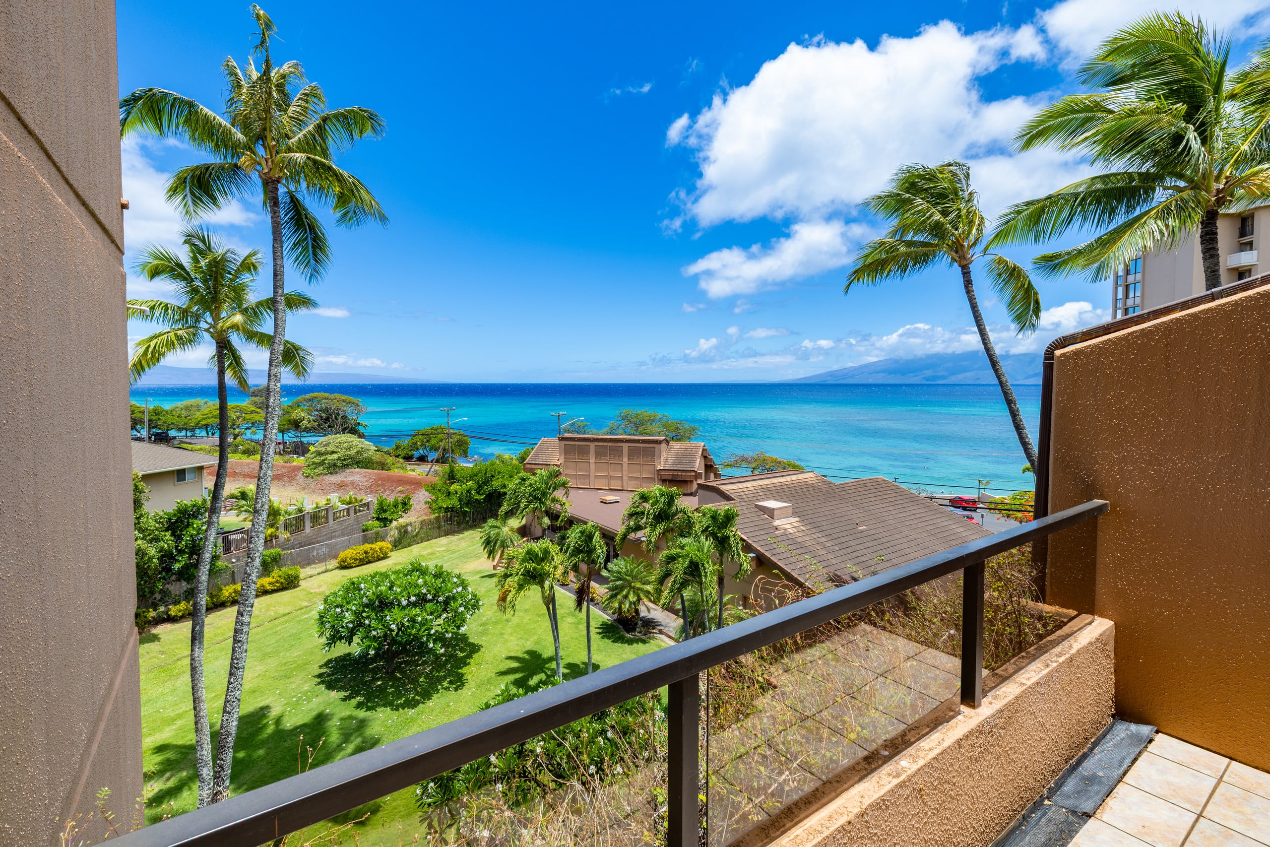 Condo in Lahaina · ★4.33 · 2 bedrooms · 3 beds · 2 private baths - Image 39