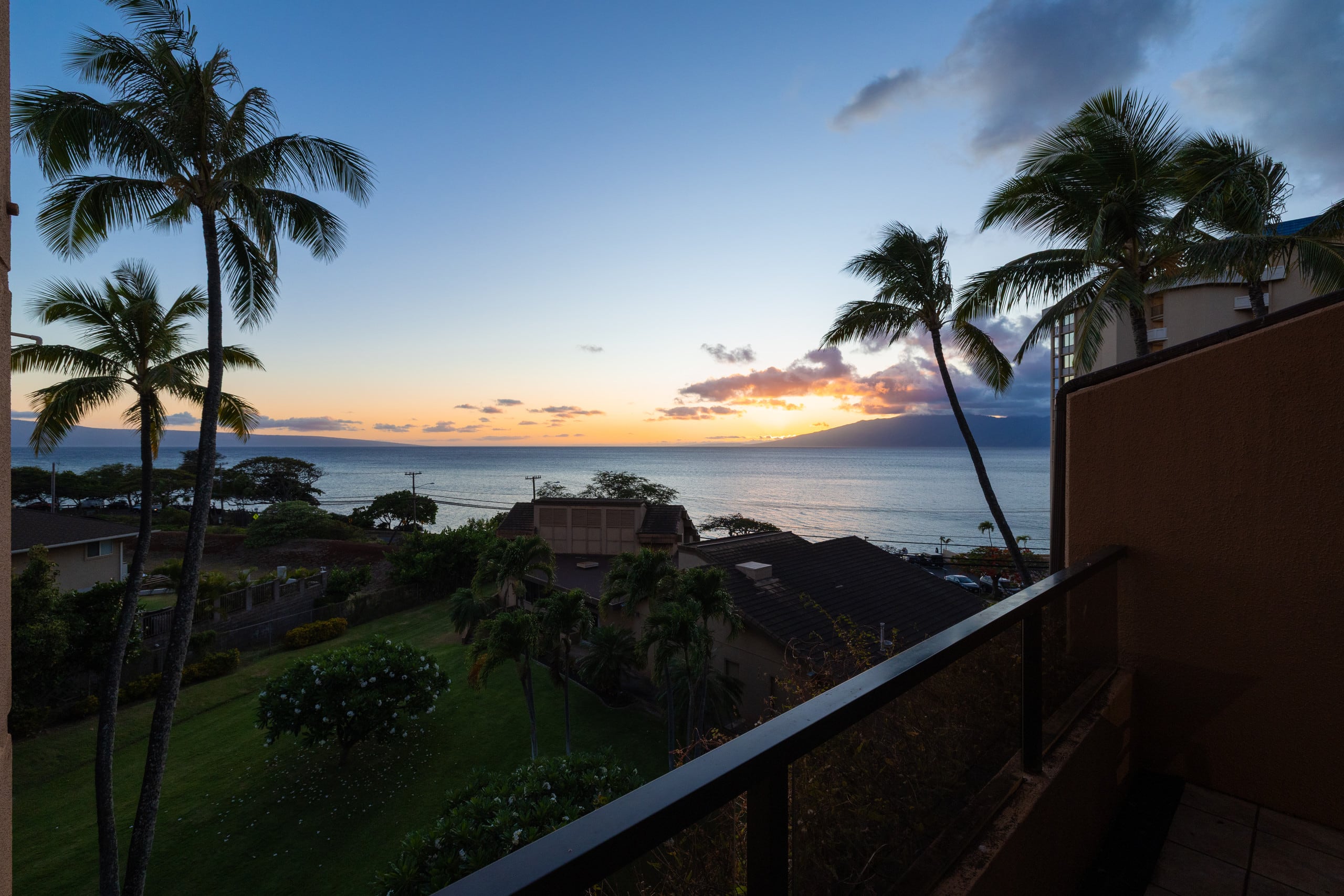 Condo in Lahaina · ★4.33 · 2 bedrooms · 3 beds · 2 private baths - Image 37