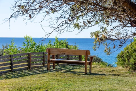 Aqua Beachfront - 2 Mins Walk to Beach